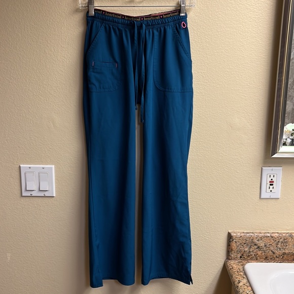 Heartsoul scrubs women’s Pitter-Pat shaped V-Neck top and pants - Picture 6 of 13